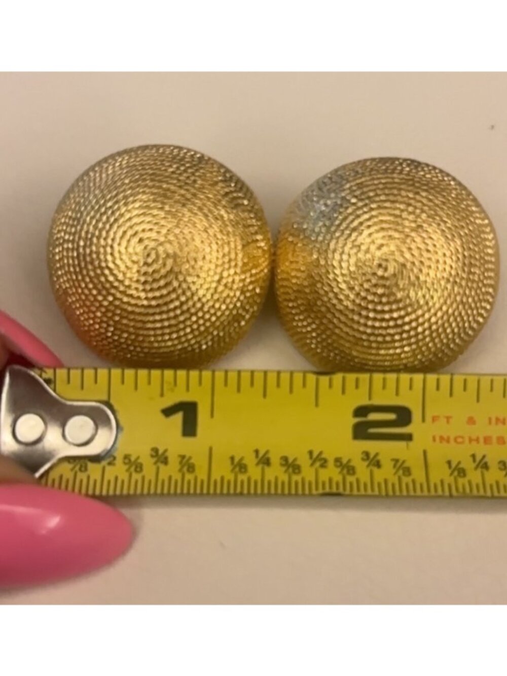 Vintage Norma Jean Gold-Tone Textured Round Clip-On Earrings Retro Statement - Picture 10 of 13